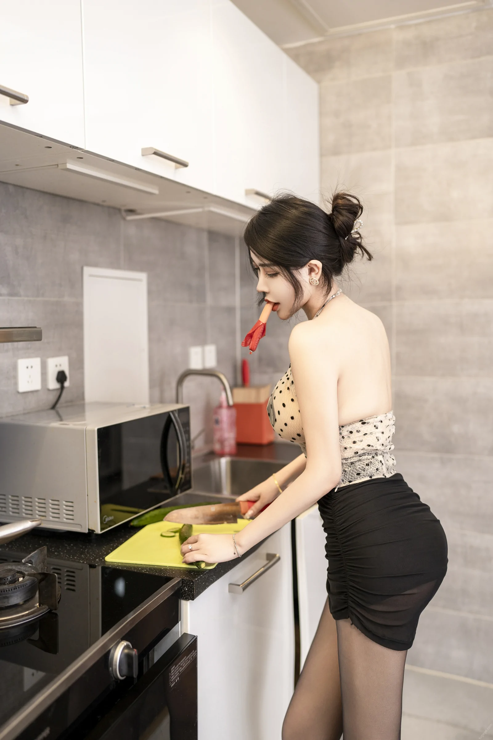 xiuren秀人网福利李若汐ci大尺度私拍写真厨房女仆