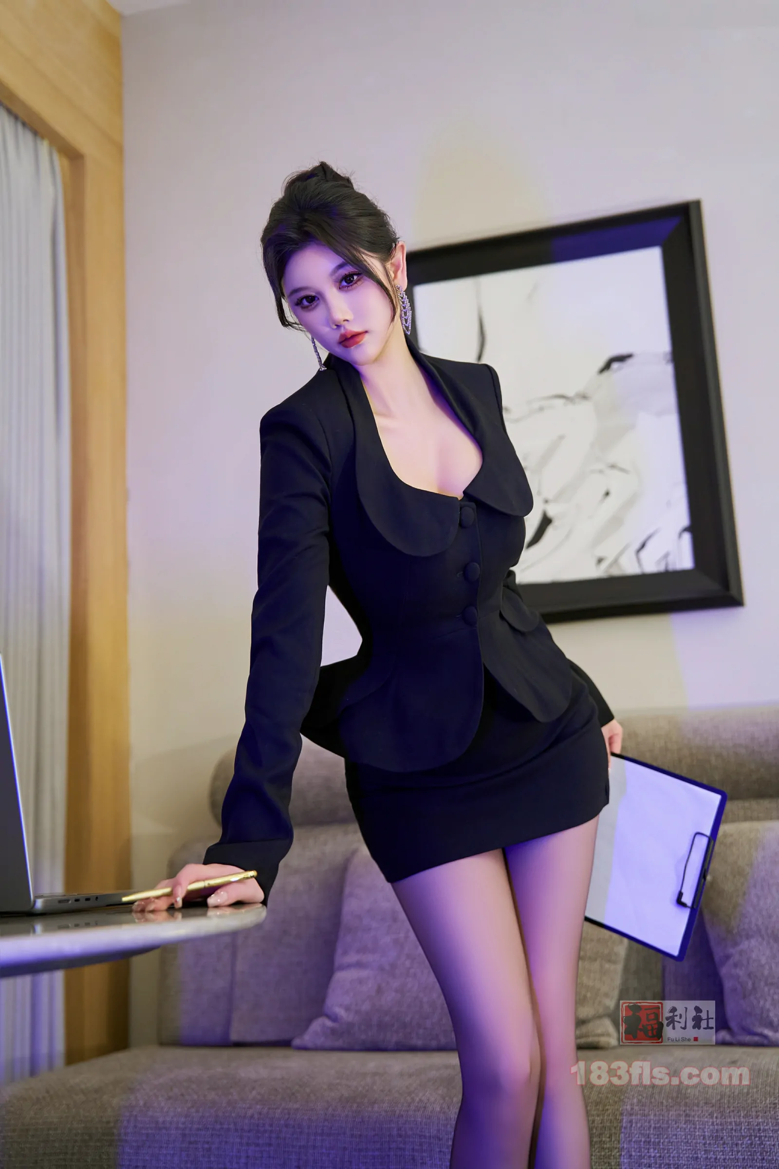 秀人网杨晨晨Yome工作室作品御姐西装性感黑丝巨乳肥臀